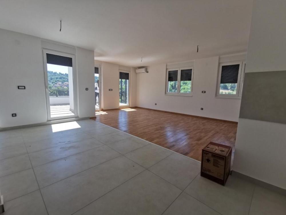 Glavna slika -Četvorosoban stan na prodaju, 124m2, 273.000€