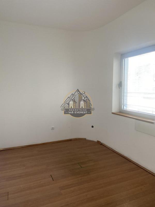 Slika 2 - Ugrinovački put,  Lokal za izdavanje, 480m2, 5.600€