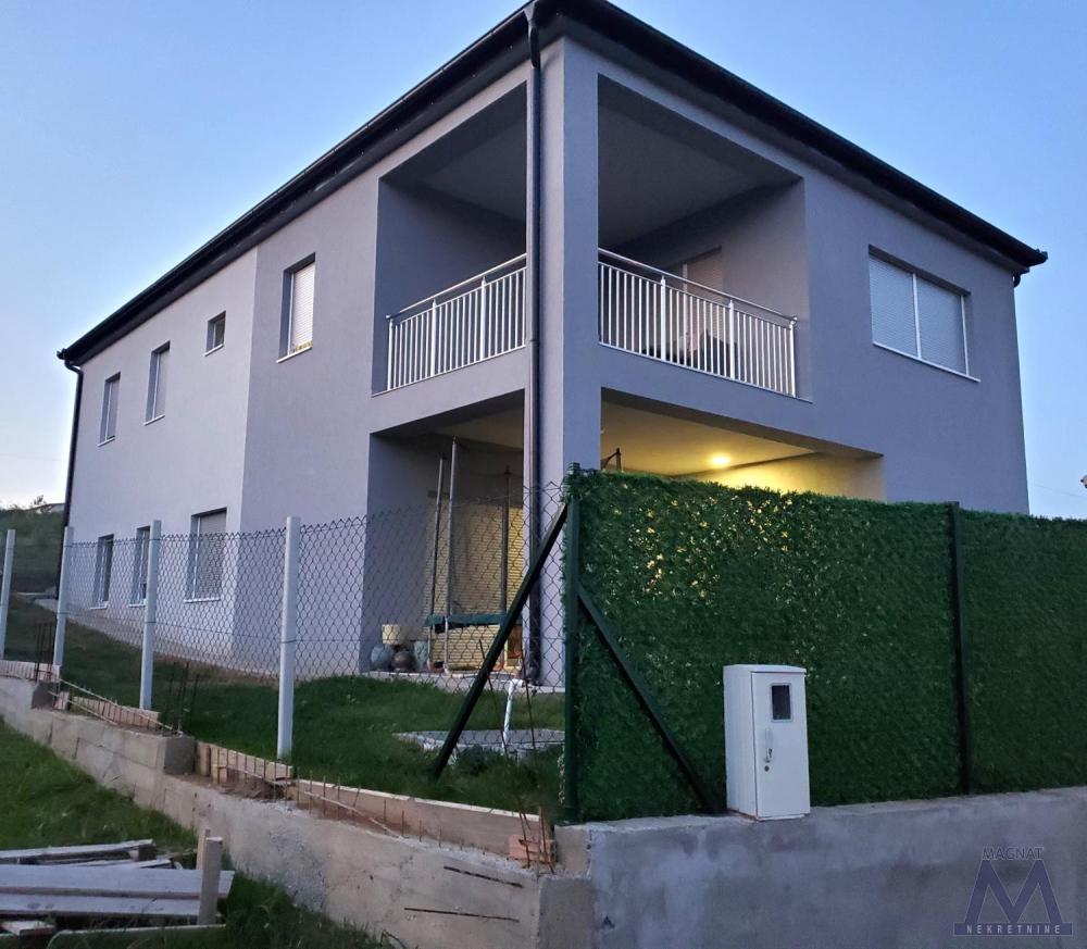 Glavna slika - Kuća na prodaju, 242m2, 420.000€