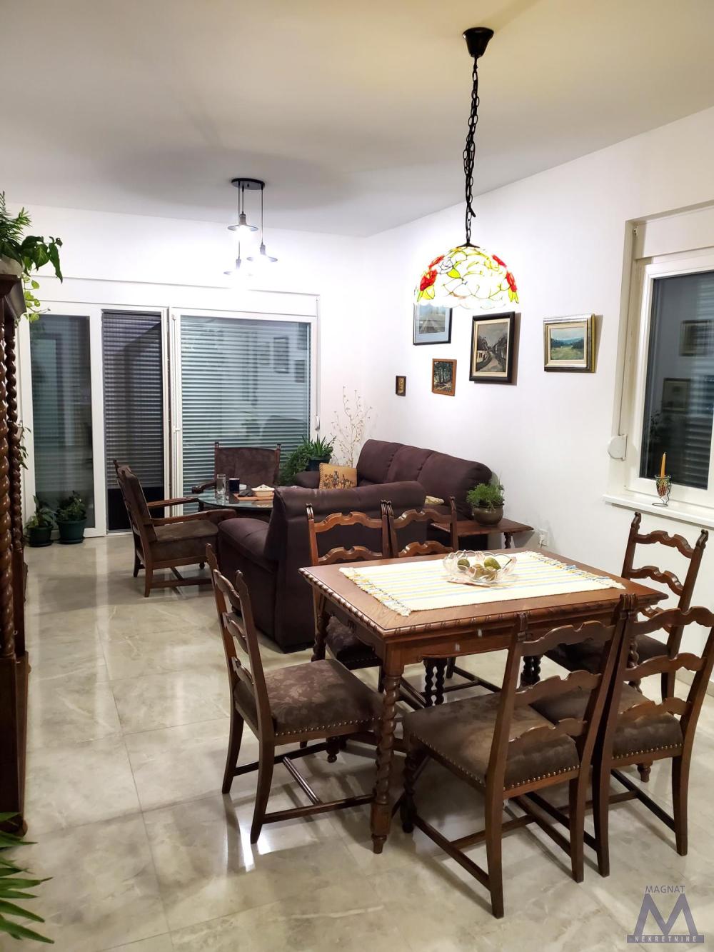 Slika 9 -  Kuća na prodaju, 242m2, 420.000€