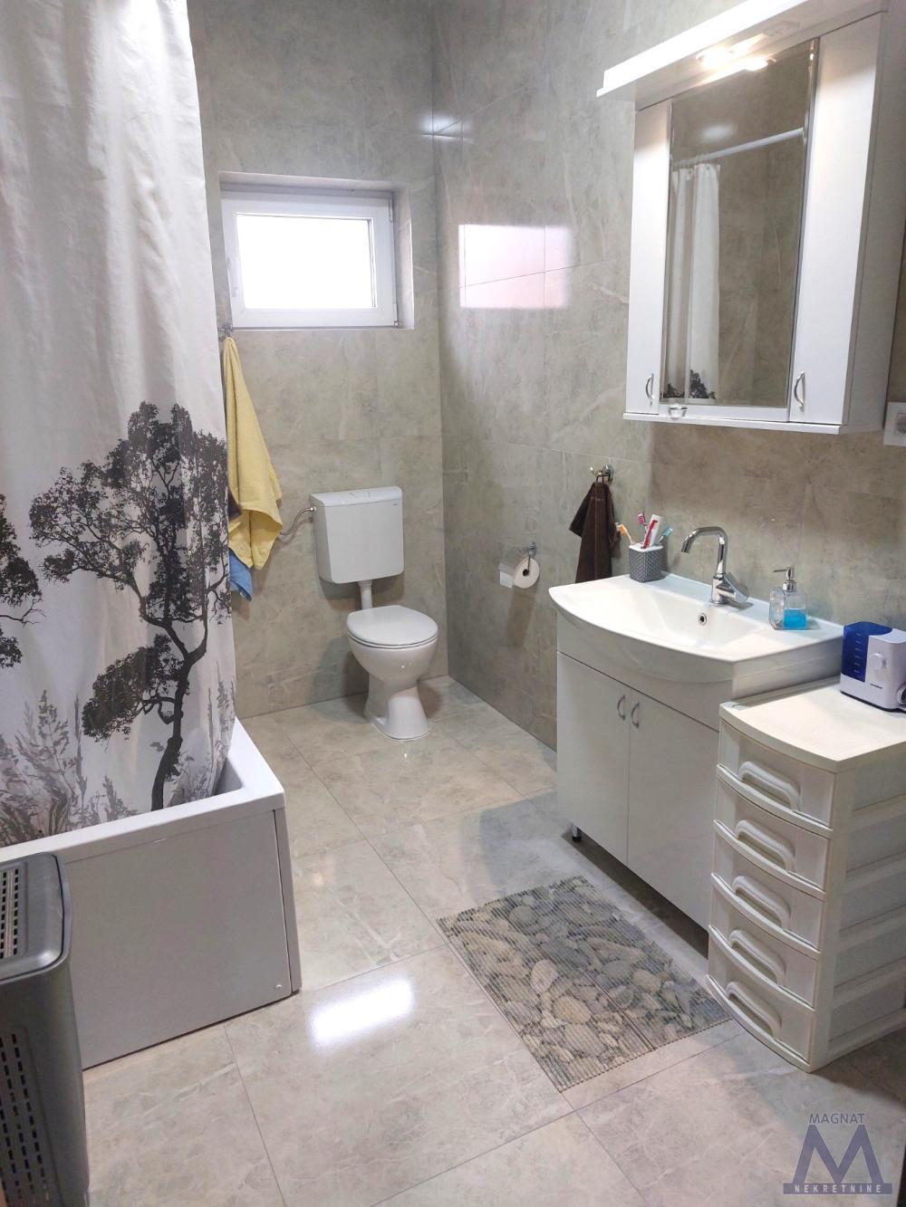 Slika 6 -  Kuća na prodaju, 242m2, 420.000€