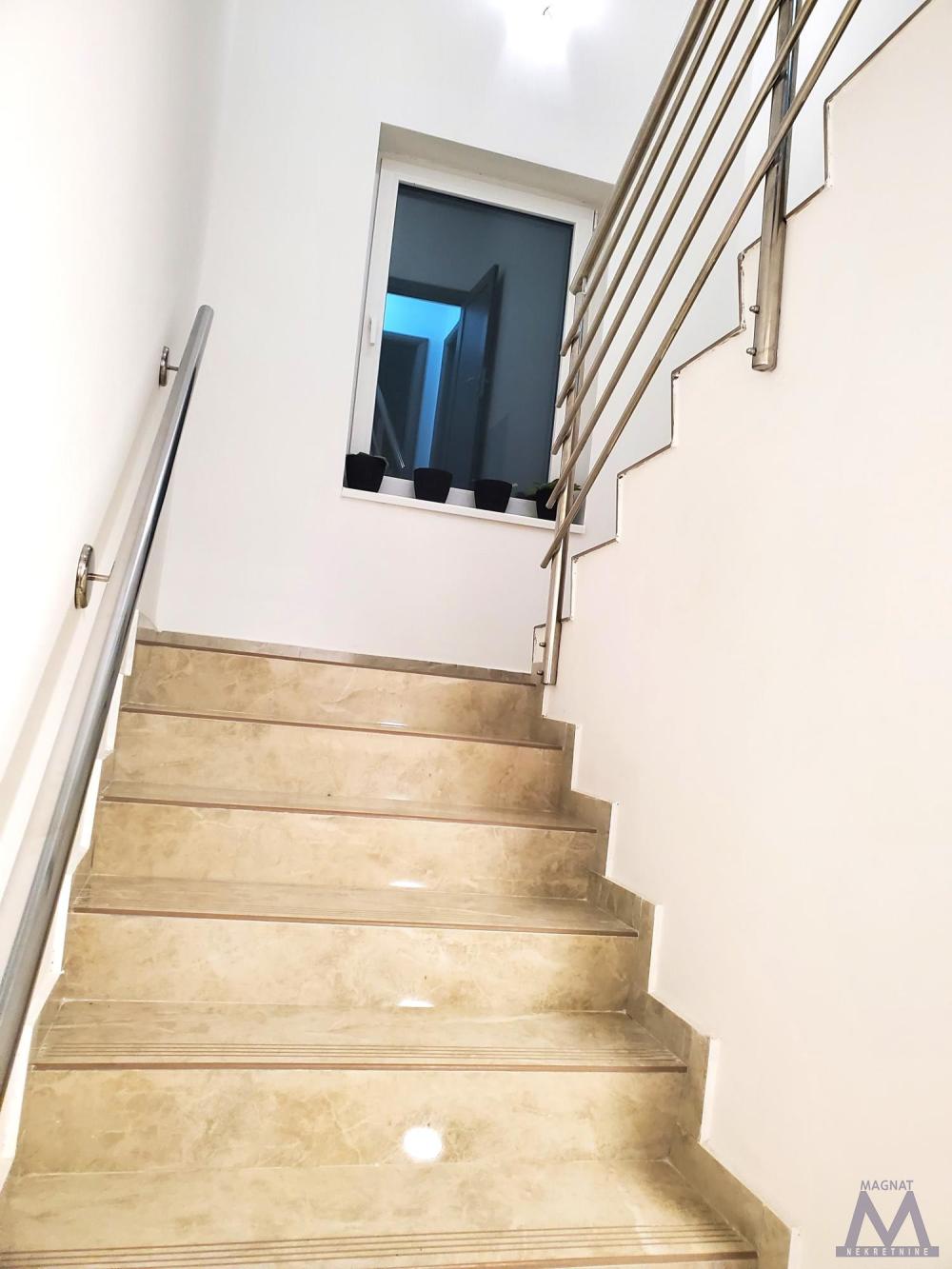 Slika 8 -  Kuća na prodaju, 242m2, 420.000€