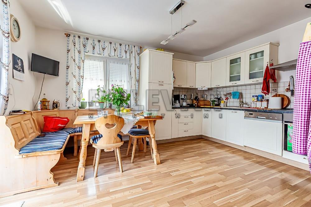 Slika 2 - Miodraga Jovanovića Uče,  Kuća na prodaju, 360m2, 412.400€