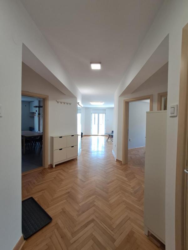 Slika 2 - Četvorosoban stan za izdavanje, 106m2, 1.300€