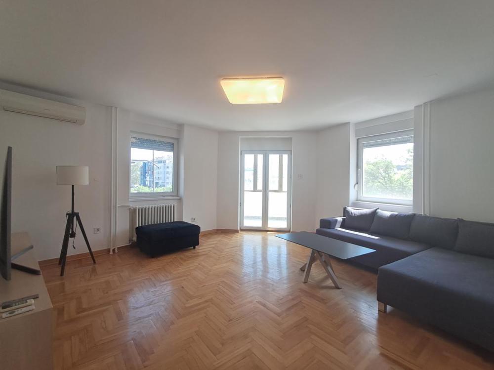 Slika 11 - Četvorosoban stan za izdavanje, 106m2, 1.300€