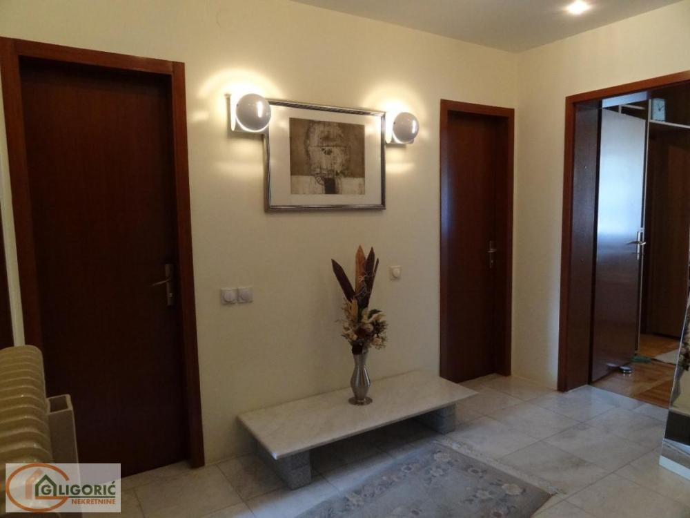 Slika 8 - Živorada Jakovljevića,  Kuća na prodaju, 360m2, 350.000€