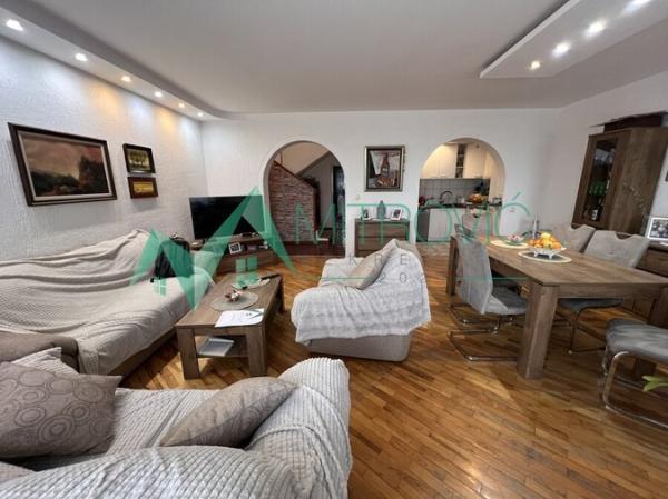 Glavna slika - Kuća na prodaju, 180m2, 329.600€