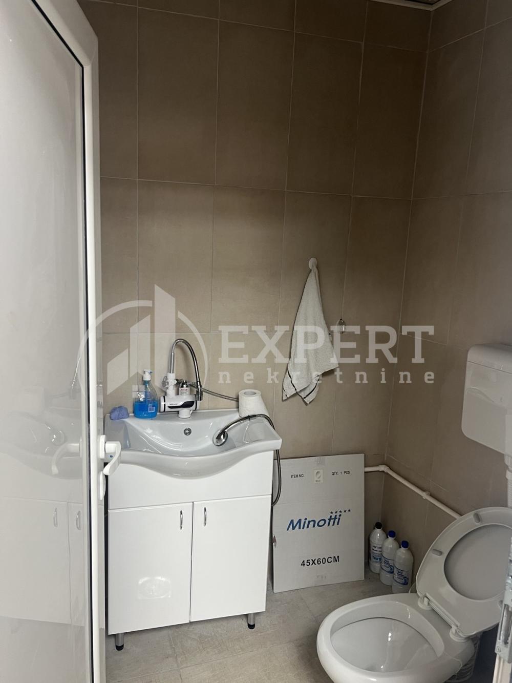 Slika 10 - Bulevar Nikole Tesle,  Lokal za izdavanje, 240m2, 1.200€