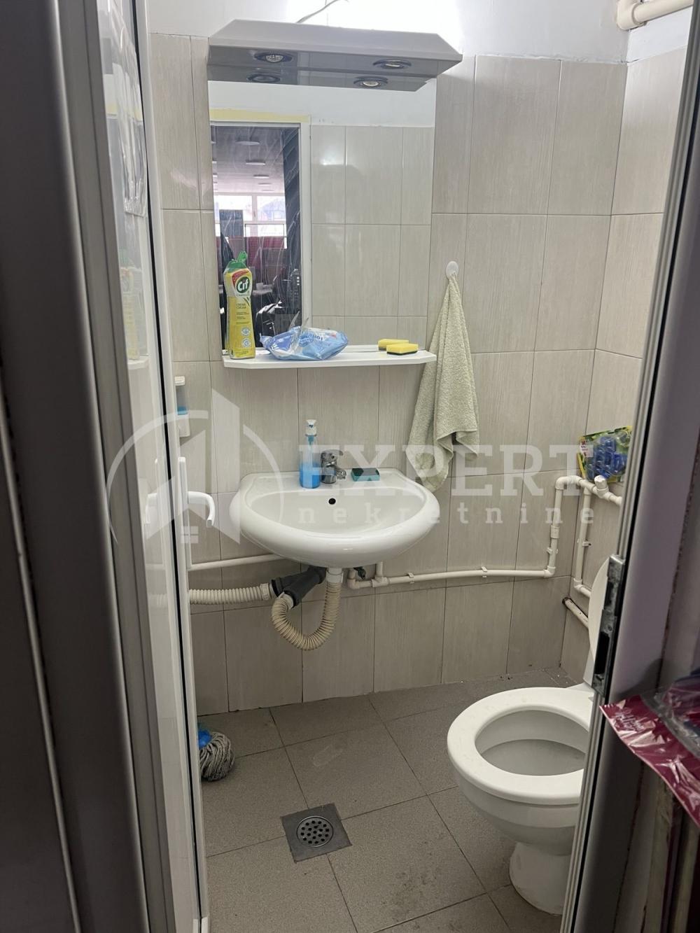 Slika 11 - Bulevar Nikole Tesle,  Lokal za izdavanje, 240m2, 1.200€