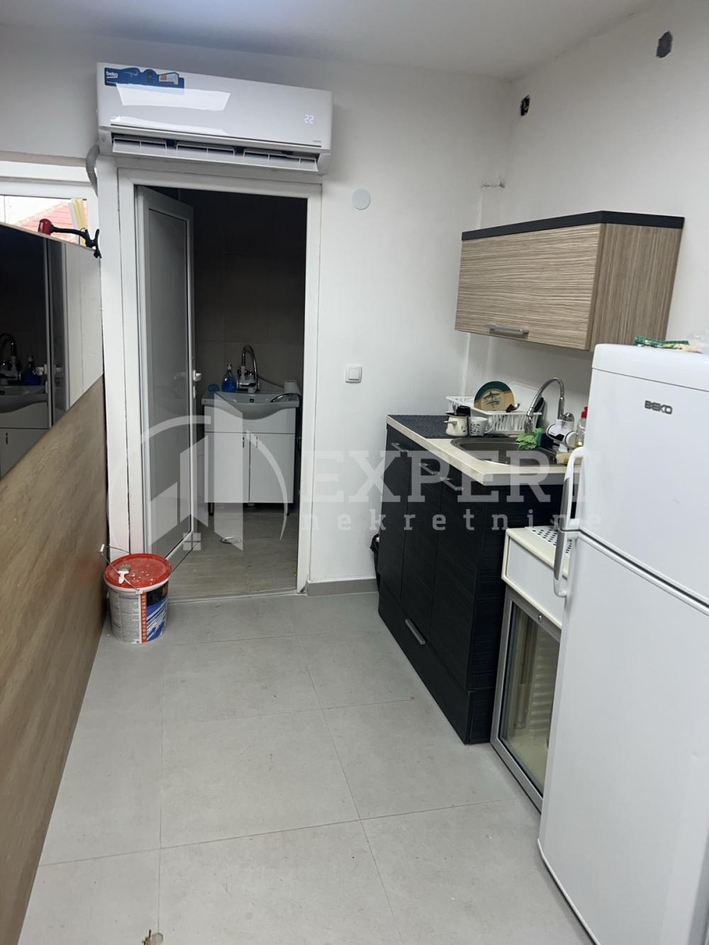 Slika 4 - Bulevar Nikole Tesle,  Lokal za izdavanje, 240m2, 1.200€