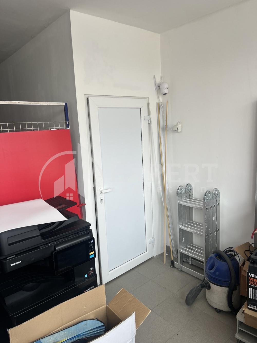 Slika 8 - Bulevar Nikole Tesle,  Lokal za izdavanje, 240m2, 1.200€