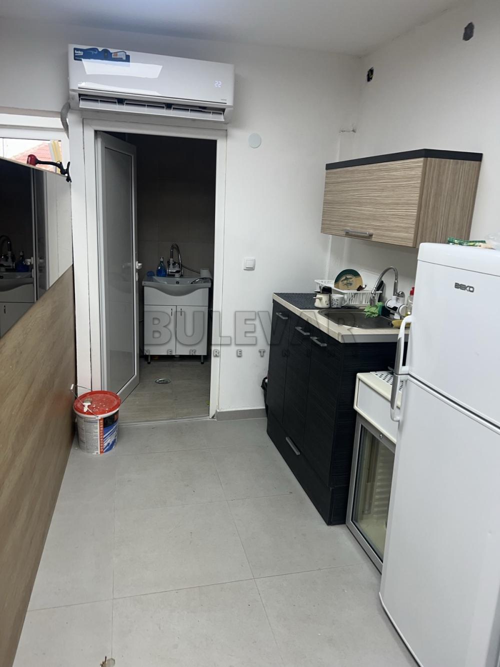 Slika 4 - Bulevar Nikole Tesle,  Lokal za izdavanje, 240m2, 1.200€
