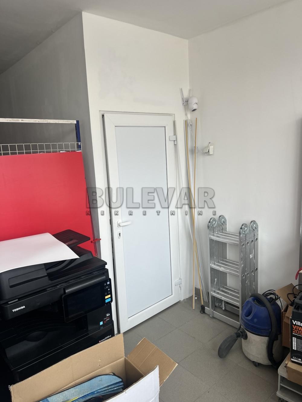 Slika 8 - Bulevar Nikole Tesle,  Lokal za izdavanje, 240m2, 1.200€