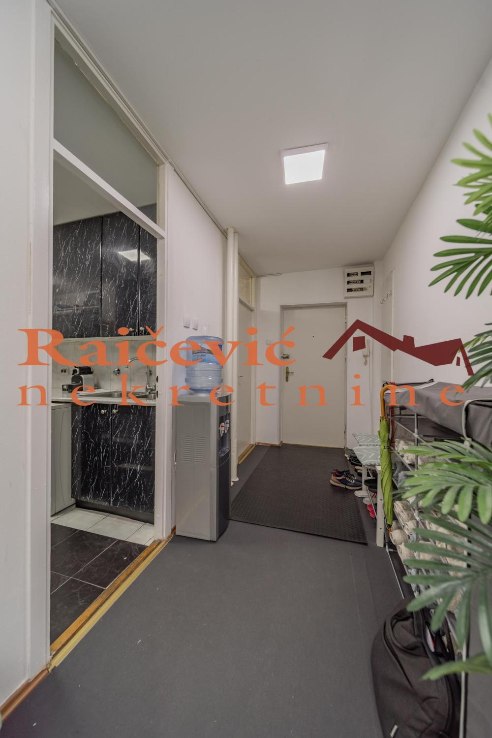 Slika 7 - Bulevar Zorana Djindjica, Trosoban stan na prodaju, 86m2, 279.000€