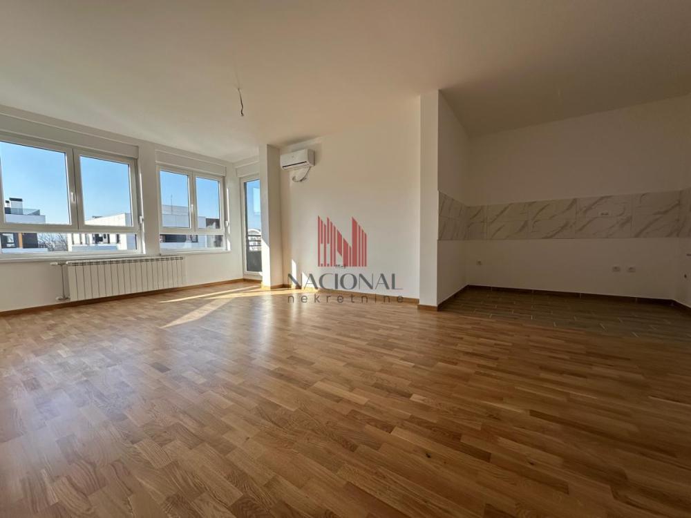 Slika 2 - JERNEJA KOPITARA, Četvorosoban stan na prodaju, 91m2, 257.000€