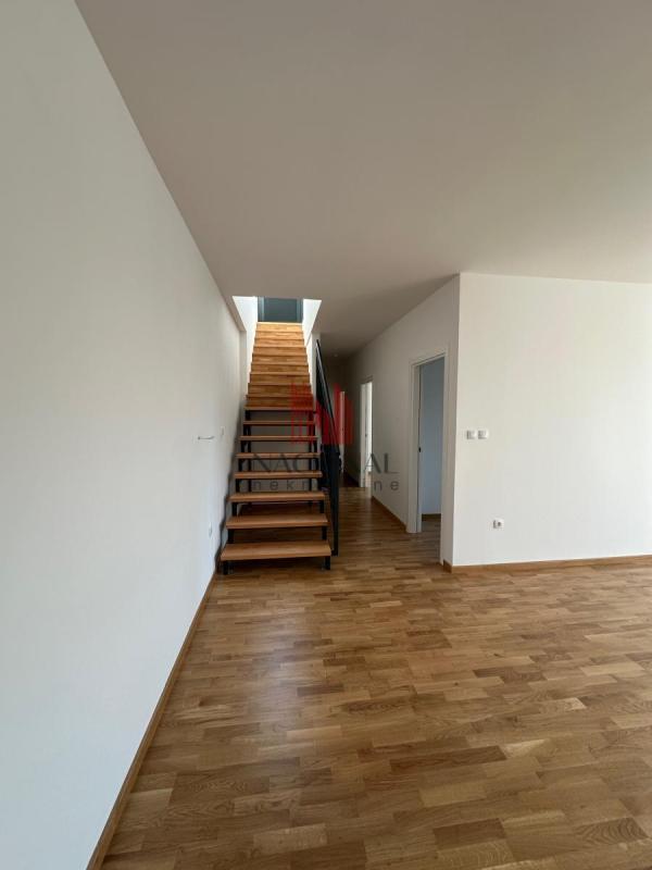 Slika 8 - JERNEJA KOPITARA, Četvorosoban stan na prodaju, 91m2, 257.000€