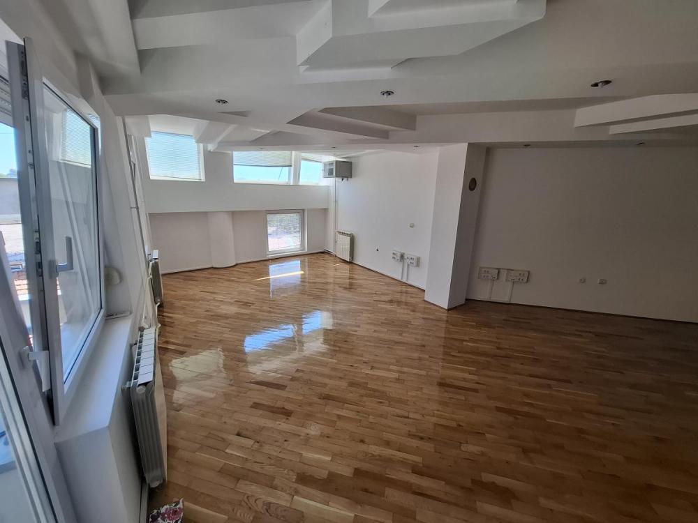 Slika 1 -  Stan na prodaju, 220m2, 463.500€