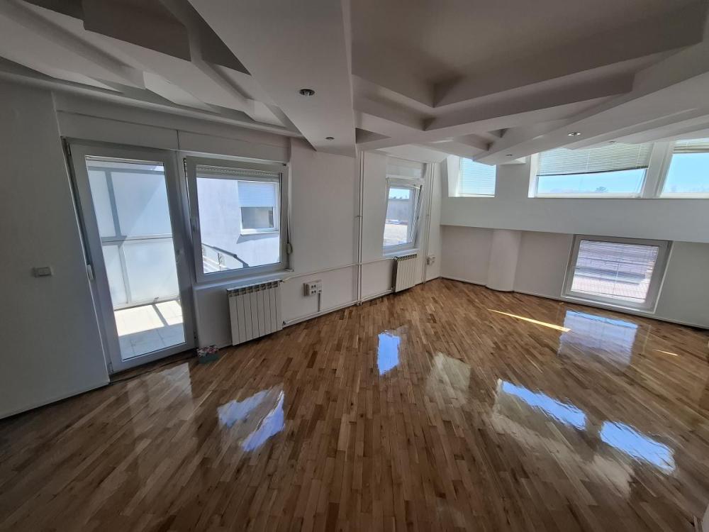 Slika 2 -  Stan na prodaju, 220m2, 463.500€