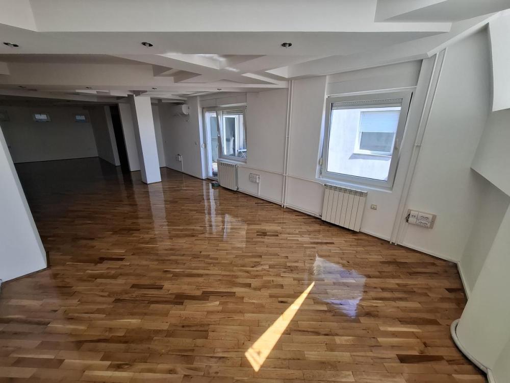 Slika 3 -  Stan na prodaju, 220m2, 463.500€