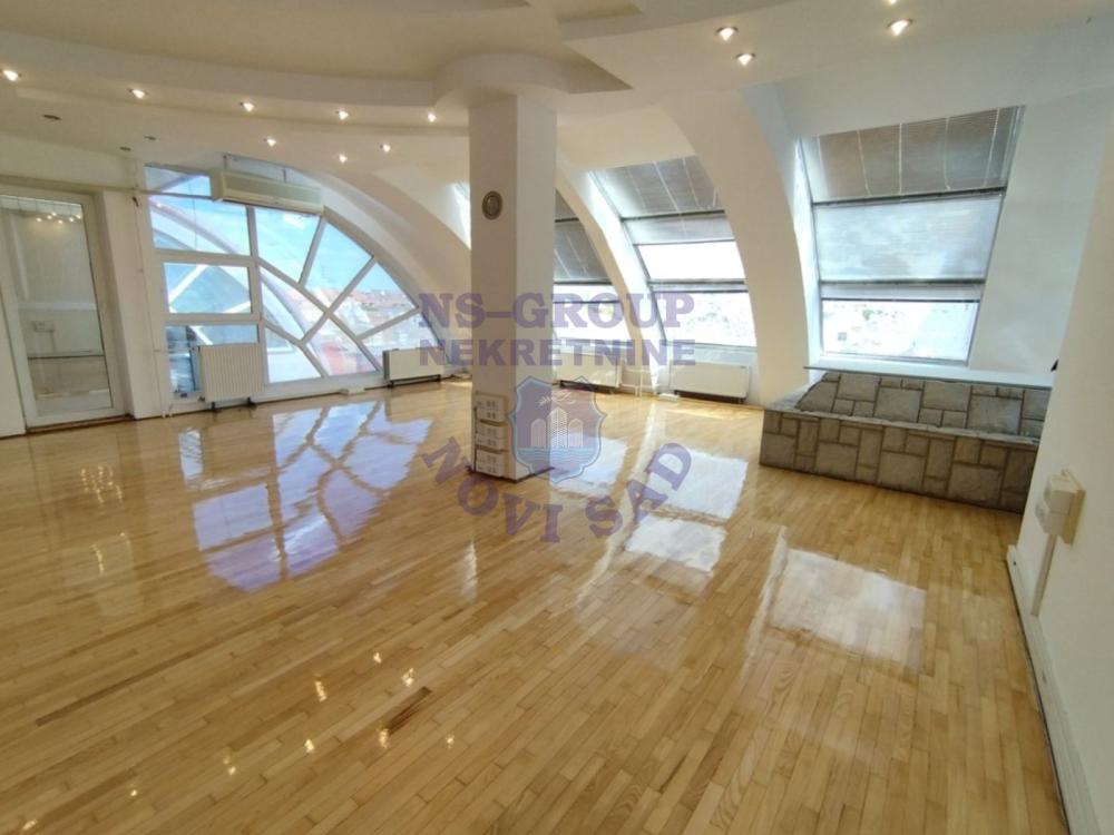 Slika 1 - Šestosoban stan na prodaju, 216m2, 450.000€