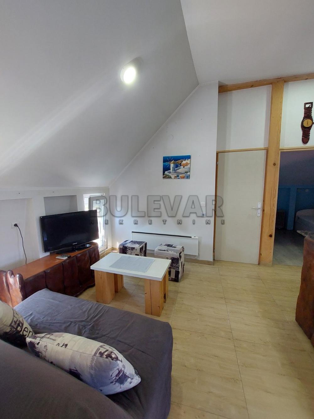 Slika 1 - Jovana Babunskog, Troiposoban stan za izdavanje, 70m2, 280€