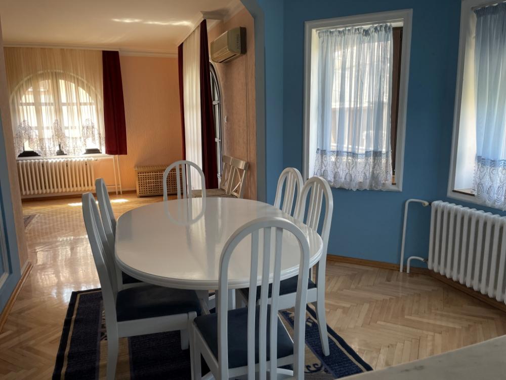 Slika 1 - Rastislava Marica, Petosoban stan za izdavanje, 200m2, 1.000€