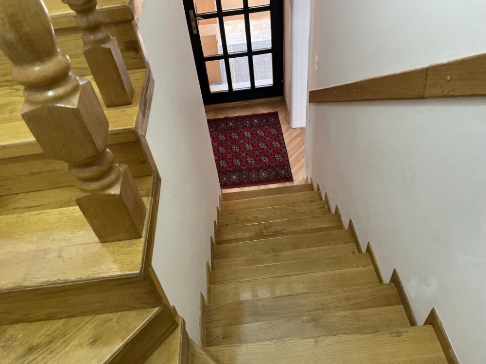 Slika 6 - Rastislava Marica, Petosoban stan za izdavanje, 200m2, 1.000€