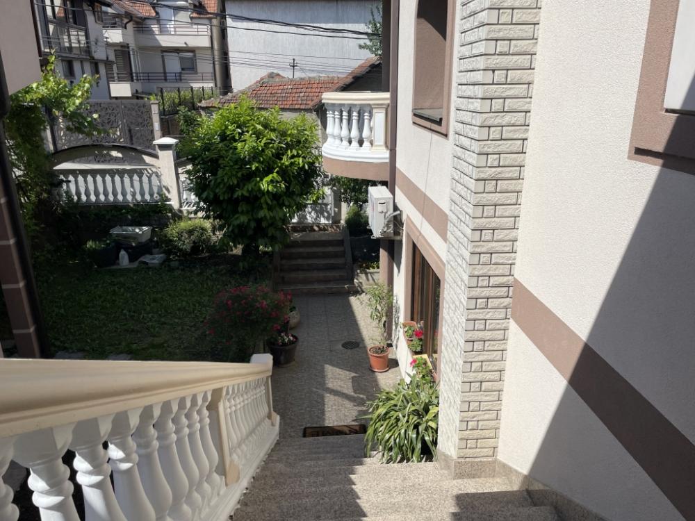 Slika 10 - Rastislava Marica, Petosoban stan za izdavanje, 200m2, 1.000€