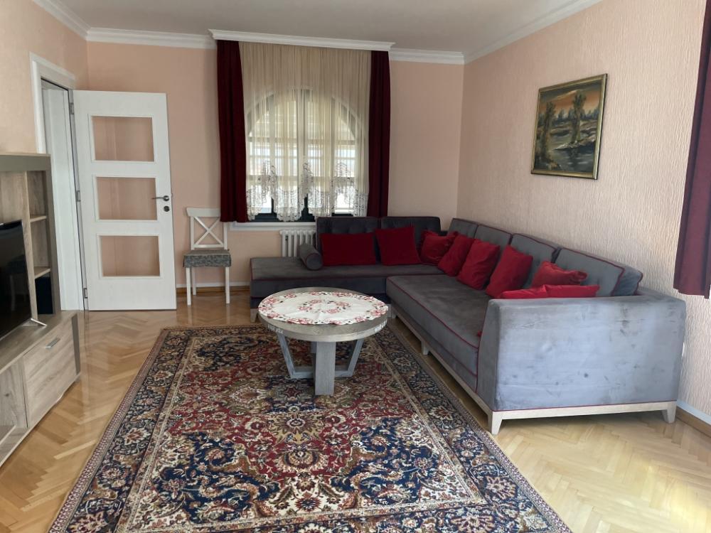 Glavna slika -Rastislava Marica, Petosoban stan za izdavanje, 200m2, 1.000€