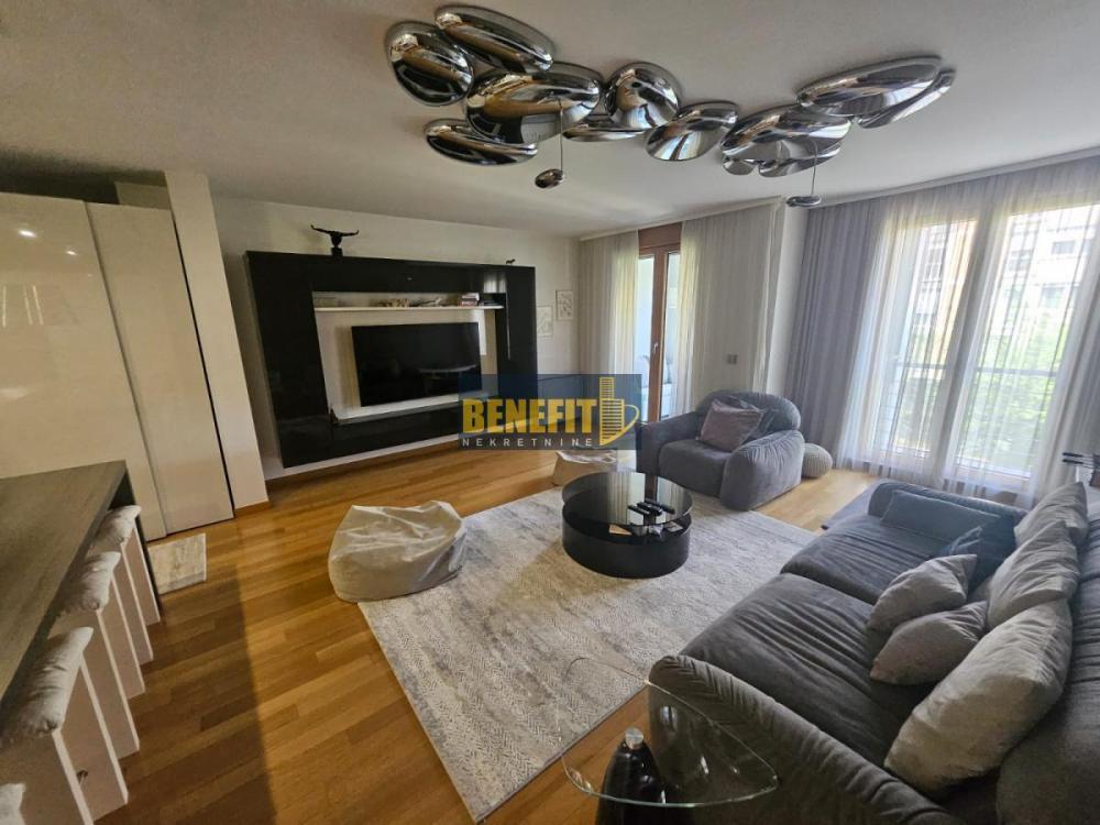 Glavna slika -Trosoban stan za izdavanje, 106m2, 1.700€