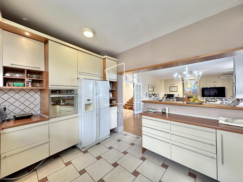 Slika 4 - Kolubarskih ratnika,  Kuća na prodaju, 544m2, 680.000€