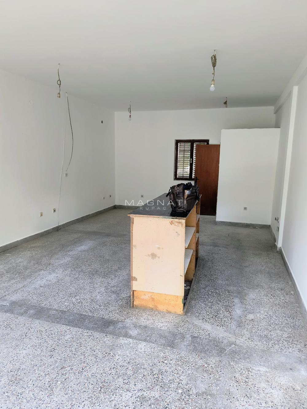 Slika 3 -  Lokal za izdavanje, 110m2, 450€