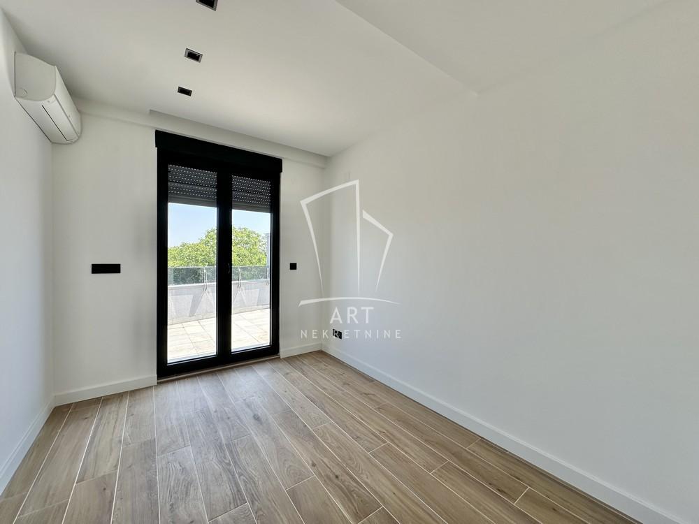 Slika 10 - Ugrinovački put, Četvorosoban stan na prodaju, 161m2, 325.000€