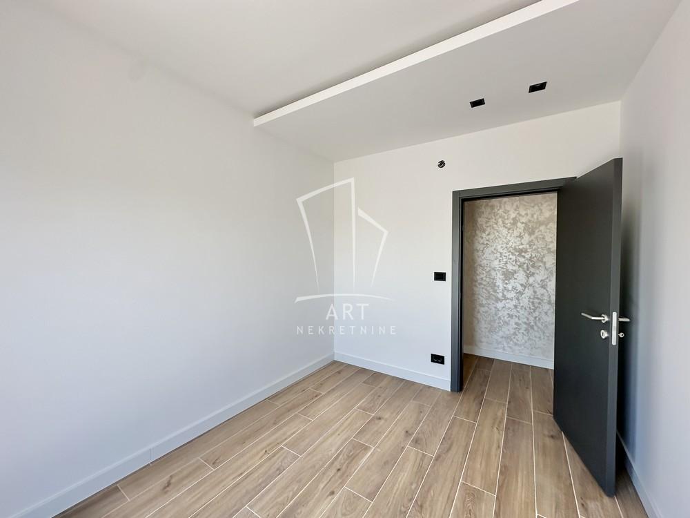 Slika 3 - Ugrinovački put, Četvorosoban stan na prodaju, 161m2, 325.000€