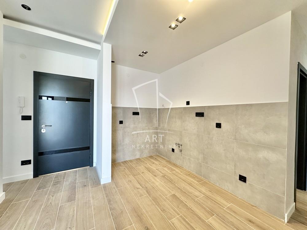 Slika 5 - Ugrinovački put, Četvorosoban stan na prodaju, 161m2, 325.000€