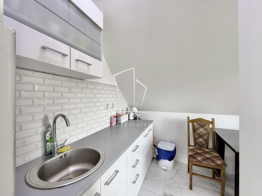 Slika 11 - Miodraga Ristovića,  Kuća na prodaju, 68m2, 185.000€