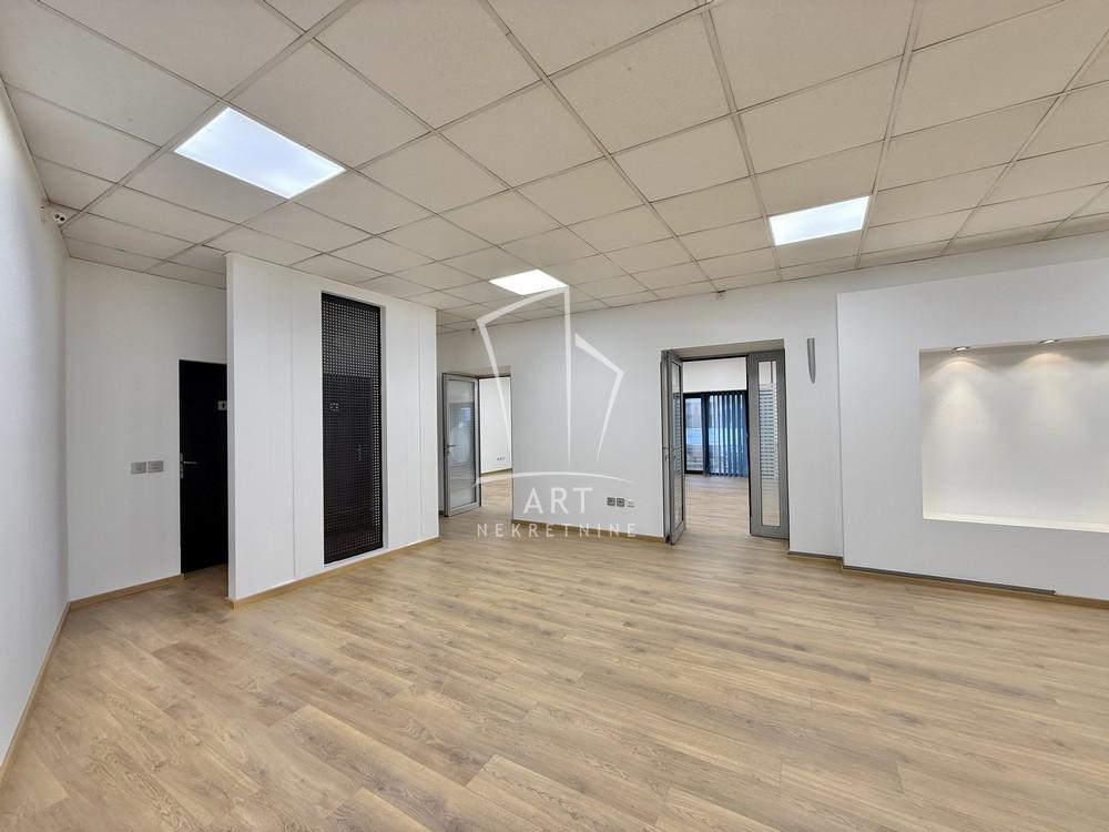 Slika 3 - Terazije,  Lokal za izdavanje, 251m2, 3.269€