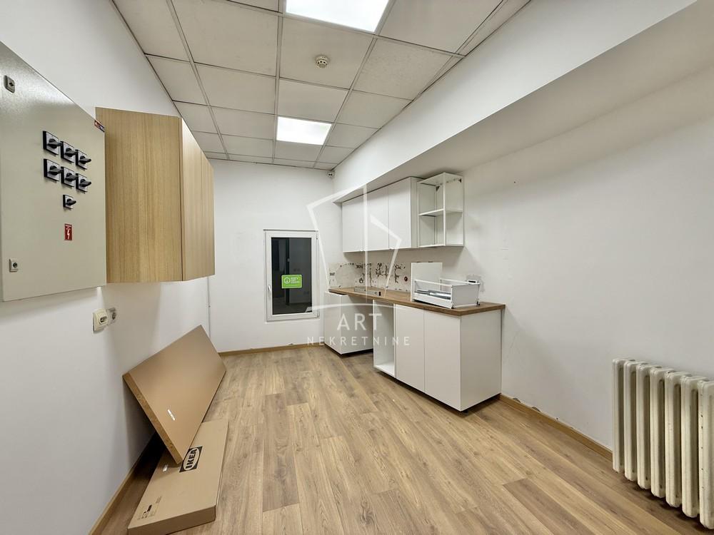 Slika 4 - Terazije,  Lokal za izdavanje, 251m2, 3.269€