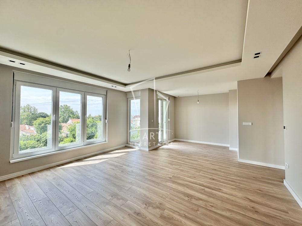 Glavna slika -Šumadijska, Četvorosoban stan na prodaju, 119m2, 394.000€