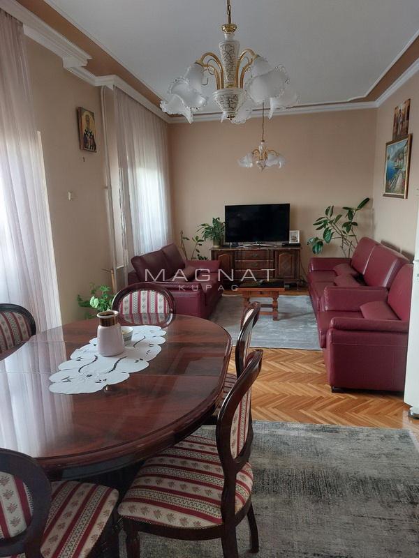 Slika 3 - Beogradska,  Kuća na prodaju, 273m2, 320.000€