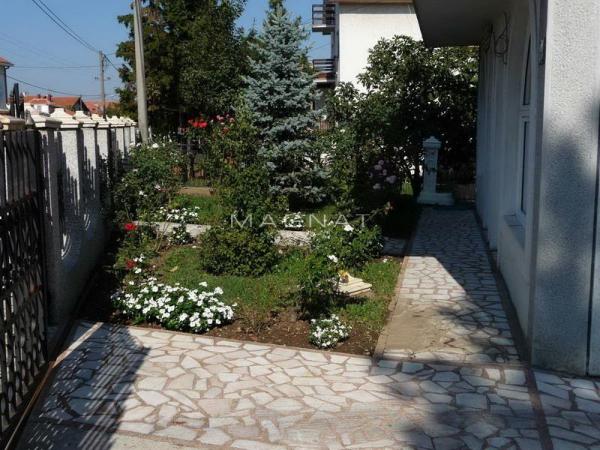 Slika 1 - Beogradska,  Kuća na prodaju, 273m2, 320.000€