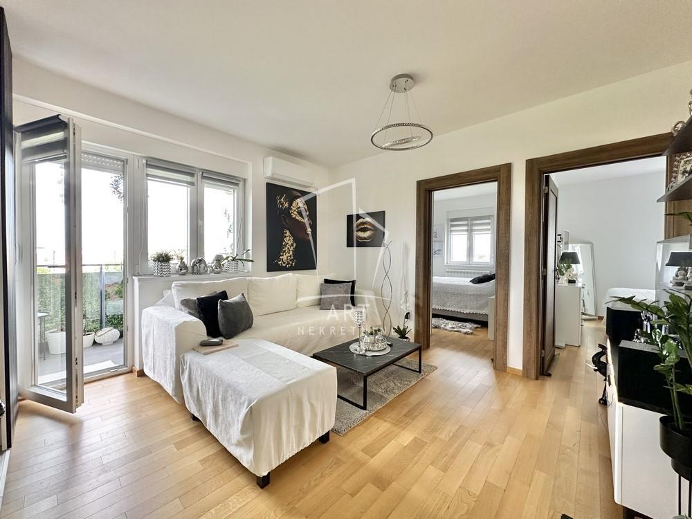 Glavna slika -Surčinska, Trosoban stan na prodaju, 60m2, 180.000€