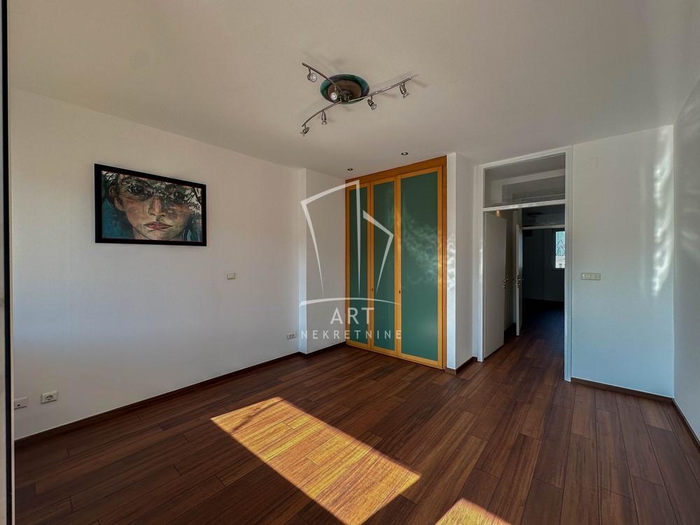 Slika 7 - Senjačka, Petosoban stan za izdavanje, 170m2, 1.800€