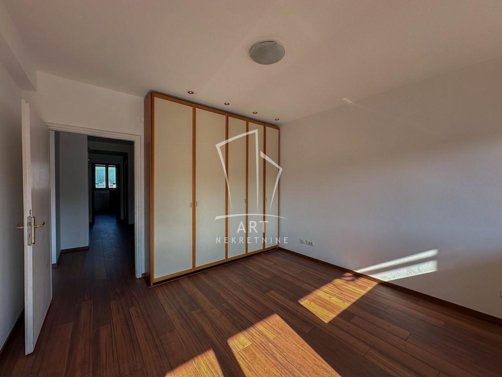 Slika 10 - Senjačka, Petosoban stan za izdavanje, 170m2, 1.800€