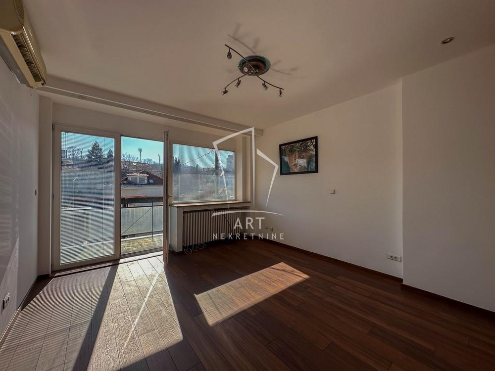 Slika 6 - Senjačka, Petosoban stan za izdavanje, 170m2, 1.800€