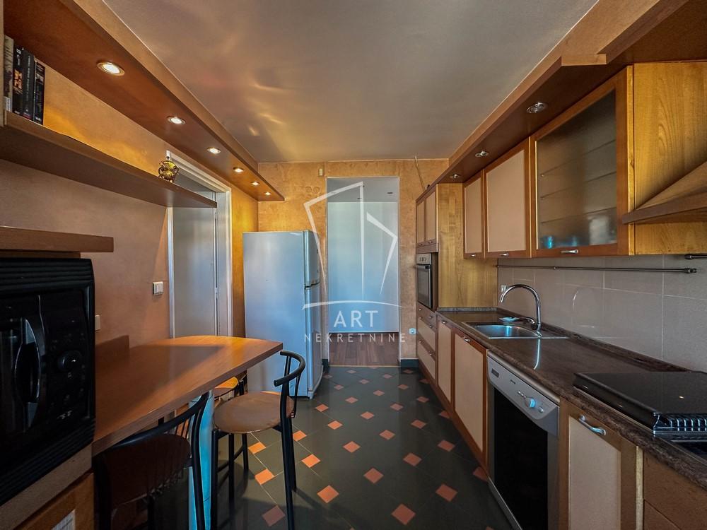 Slika 4 - Senjačka, Petosoban stan za izdavanje, 170m2, 1.800€