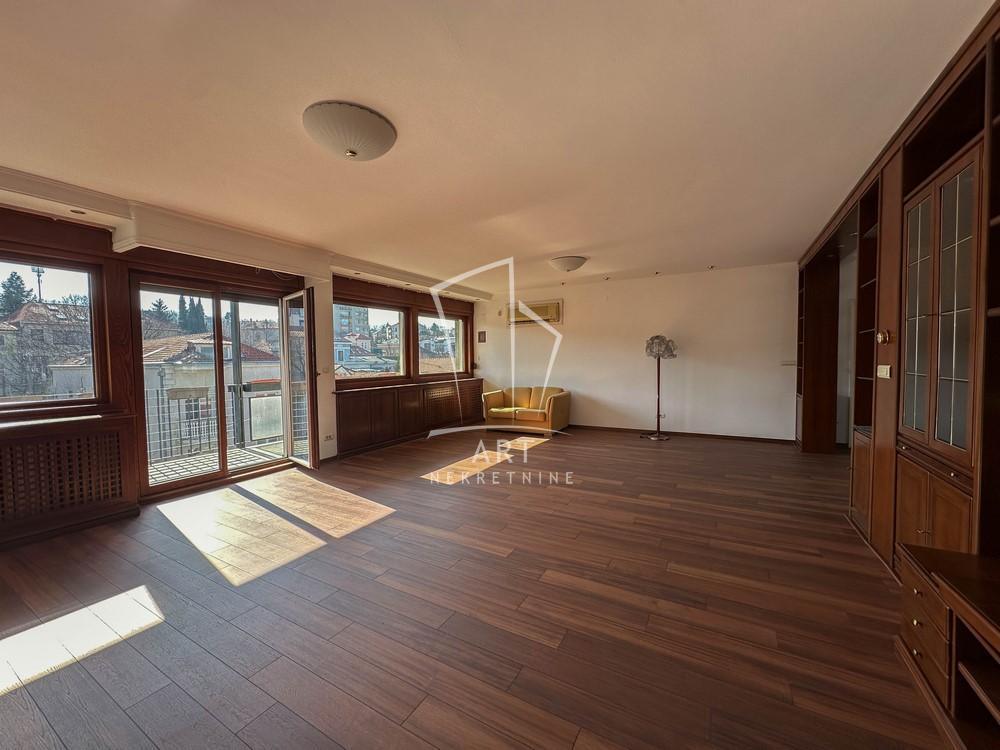 Slika 1 - Senjačka, Petosoban stan za izdavanje, 170m2, 1.800€