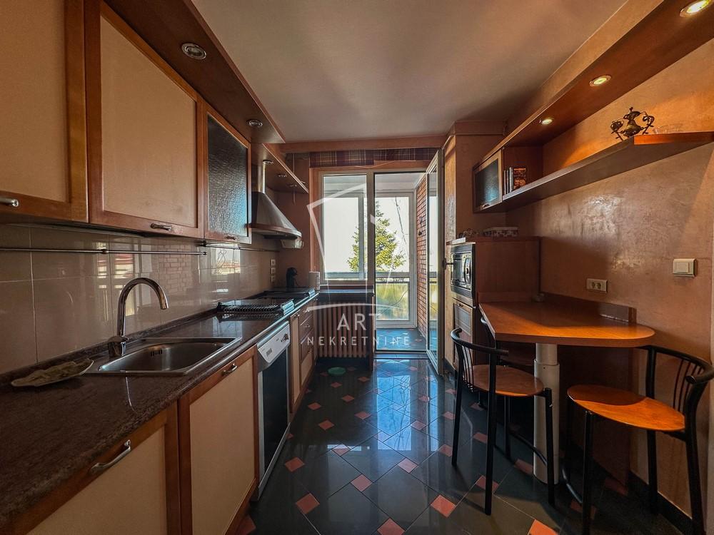 Slika 3 - Senjačka, Petosoban stan za izdavanje, 170m2, 1.800€