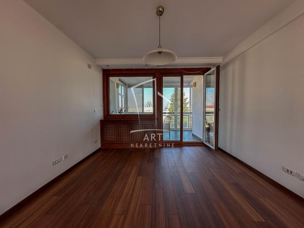 Slika 8 - Senjačka, Petosoban stan za izdavanje, 170m2, 1.800€