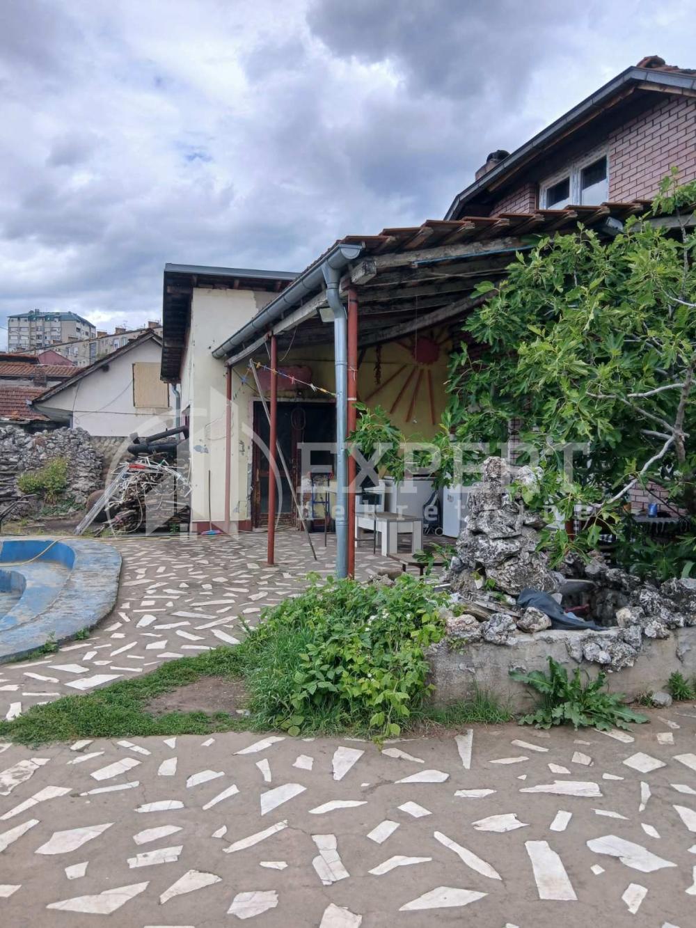 Slika 1 - Jovana Ristića,  Kuća za izdavanje, 800m2, 4.500€